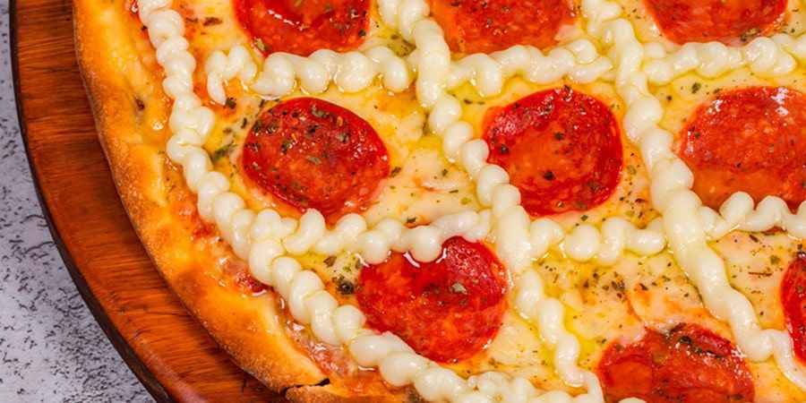 pizza de calabresa com catupiry